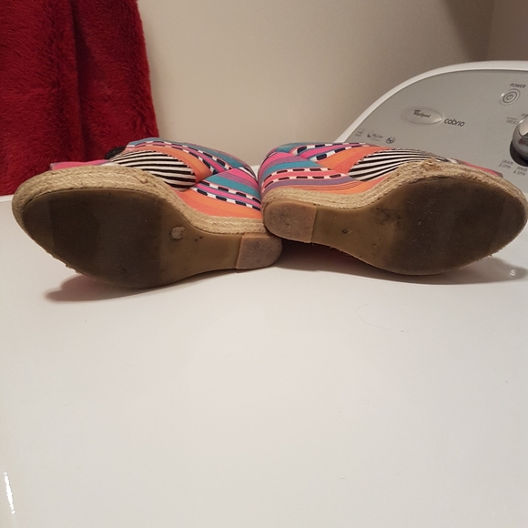 3/$60 Chinese Laundry Wedge Shoes, Funky sz 7M - Picture 4 of 6